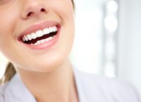 Гигиеническая чистка зубов обеспечит безупречно белоснежную улыбку
